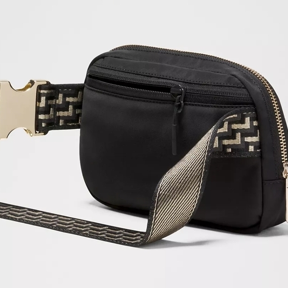 New Lululemon Black Metallic Belt Bag 1L - Picture 3 of 11